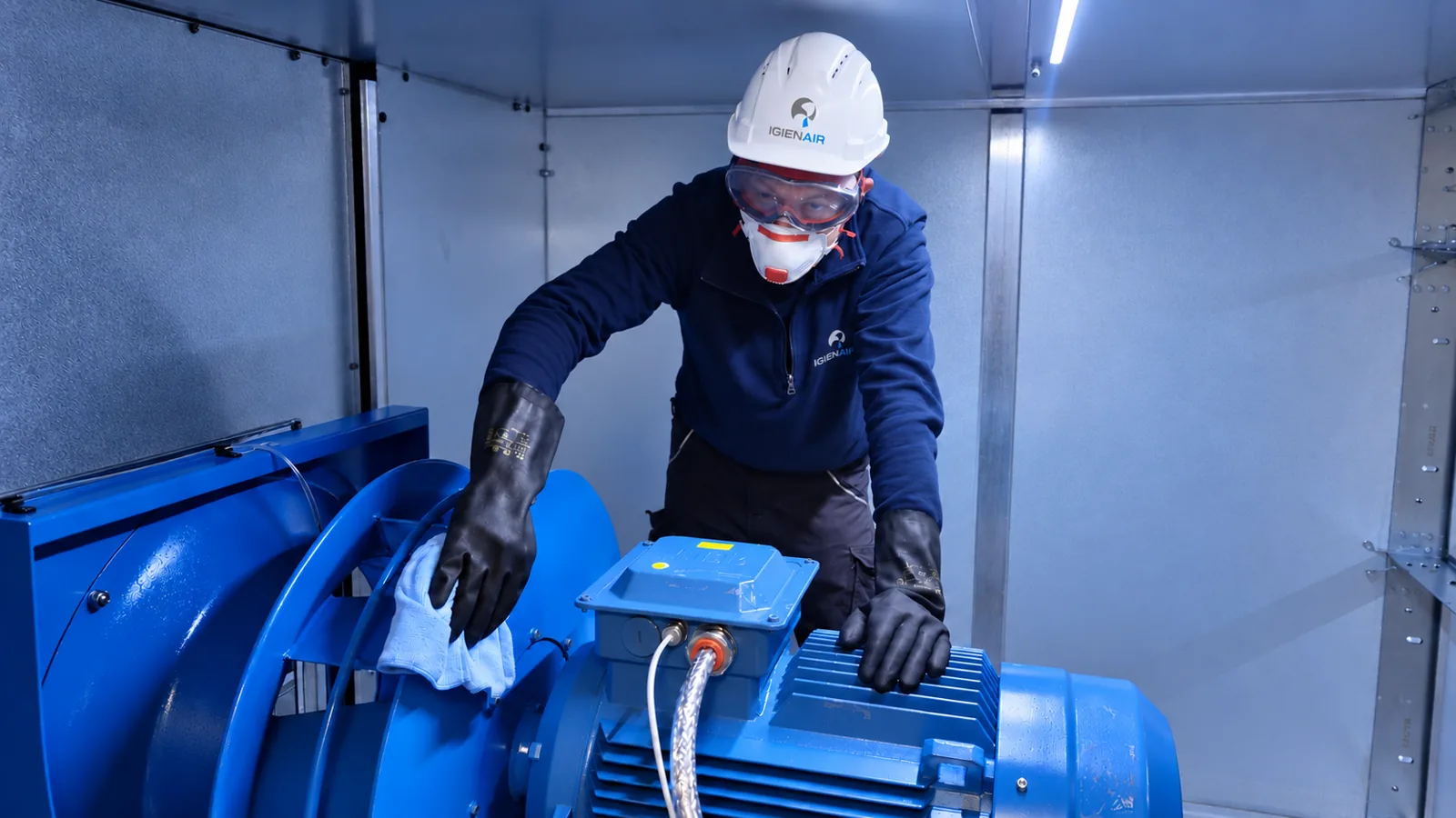 Reinigung der Ventilatorkammer einer RLT-Anlage